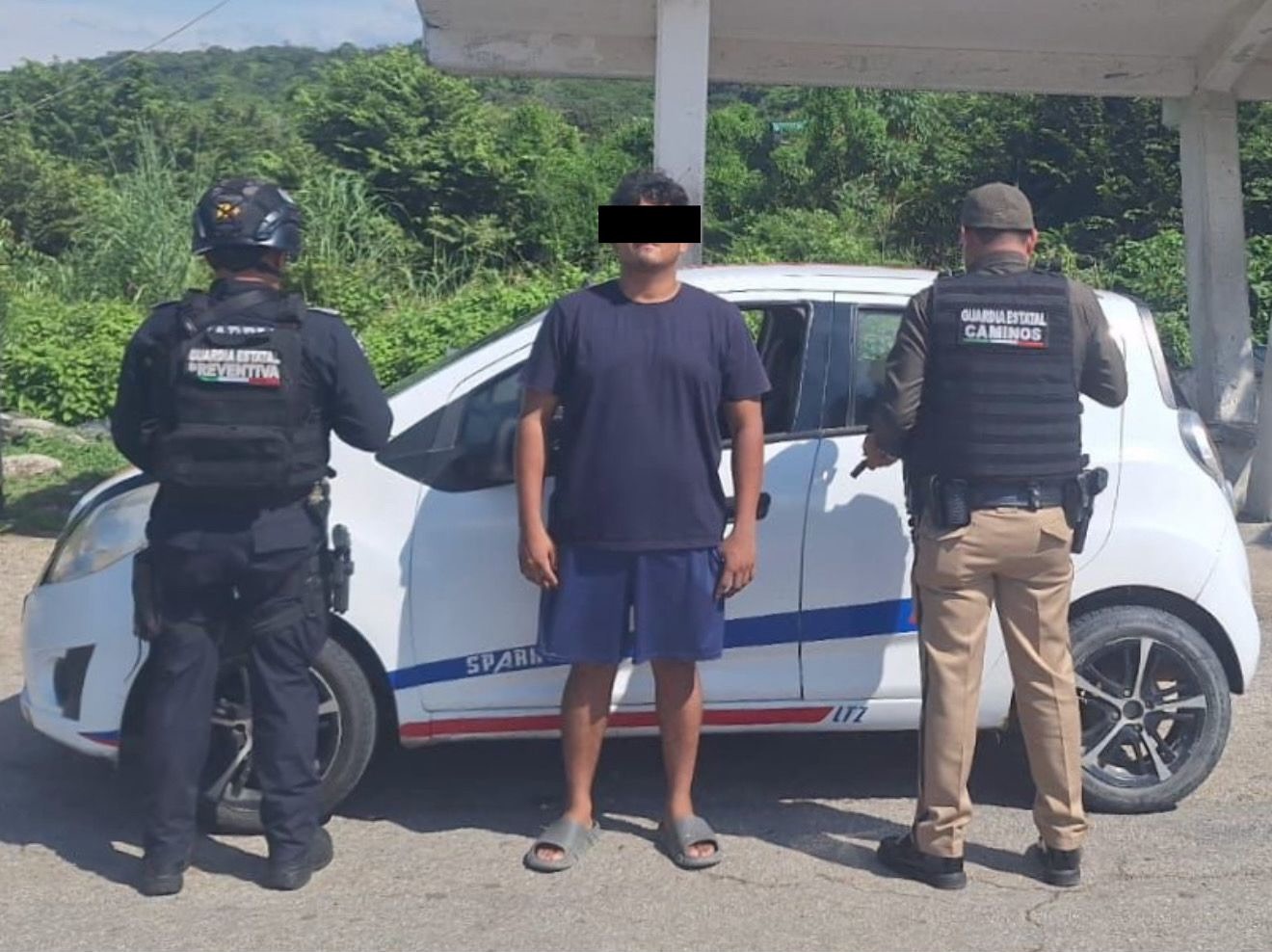 En operativo de seguridad detienen a masculino con vehículo con reporte de robo en Arriaga