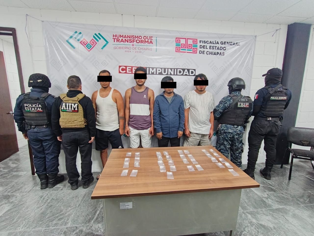 SSP y FGE detienen a seis masculinos por la posesión de presunta droga cristal en Chiapas.
