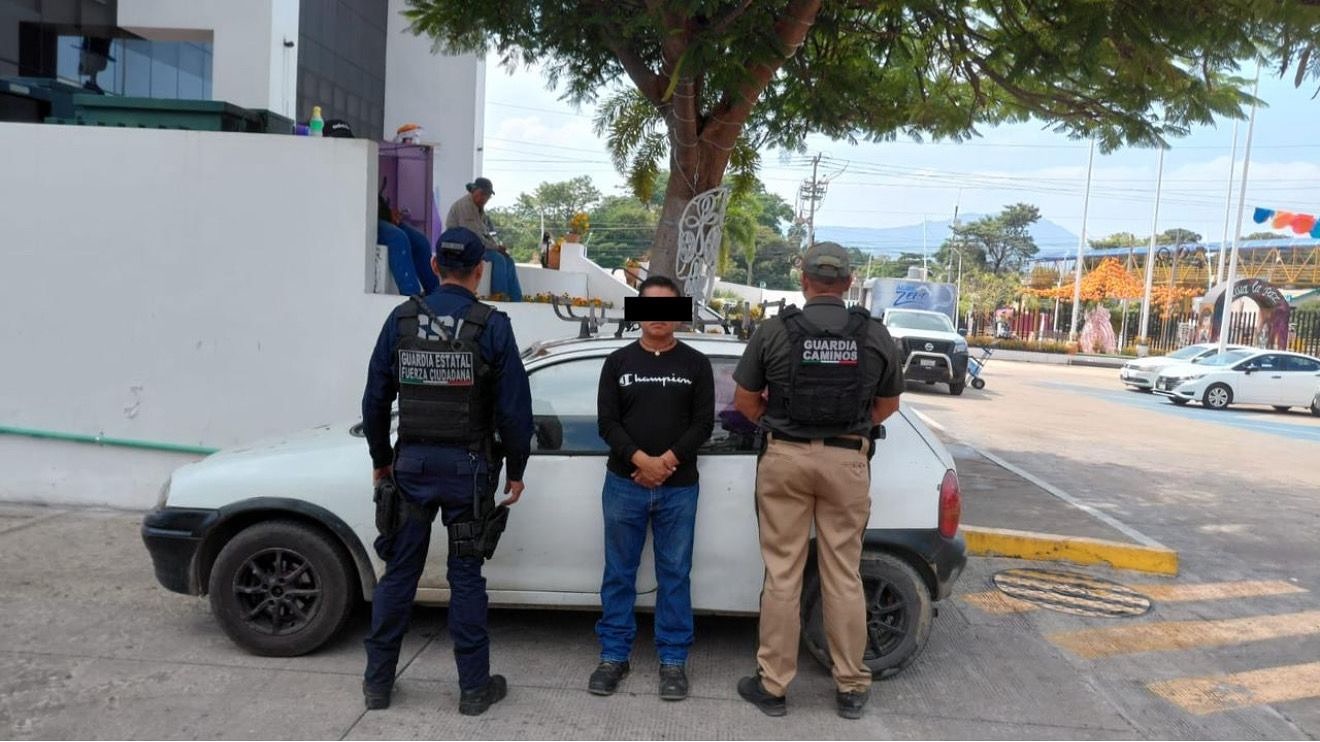 En operativo de seguridad en Chiapa de Corzo detienen a masculino con vehículo con reporte de robo