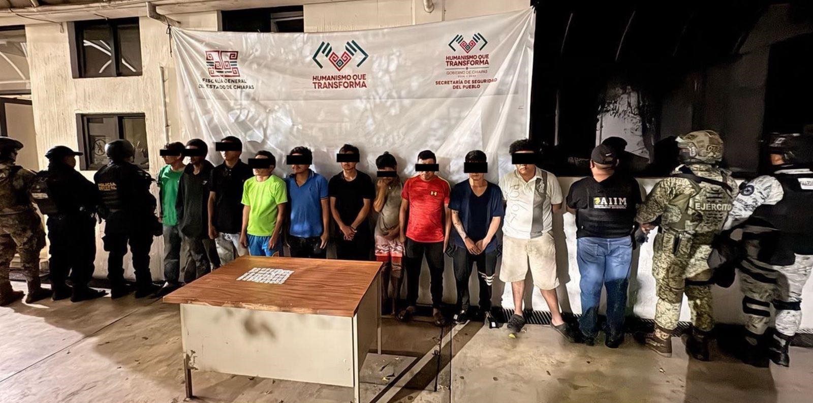 En operativo interinstitucional detienen a diez masculinos con presunto cristal en Tapachula.