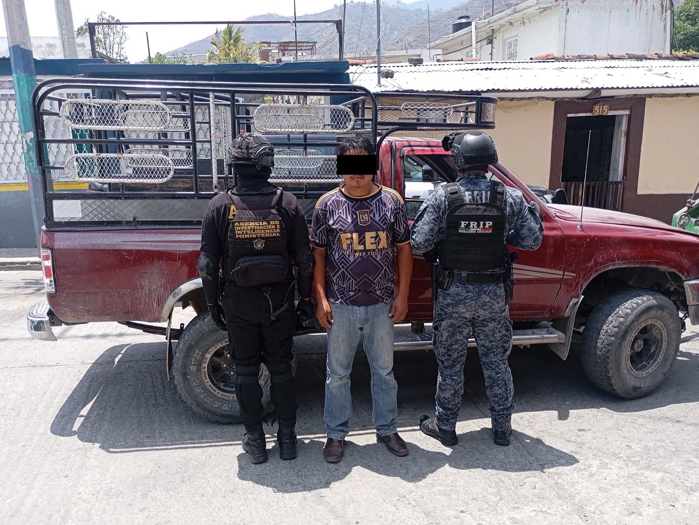 SSP y FGE detienen a masculino con vehículo con irregularidades en el número de fabricante en Motozintla.