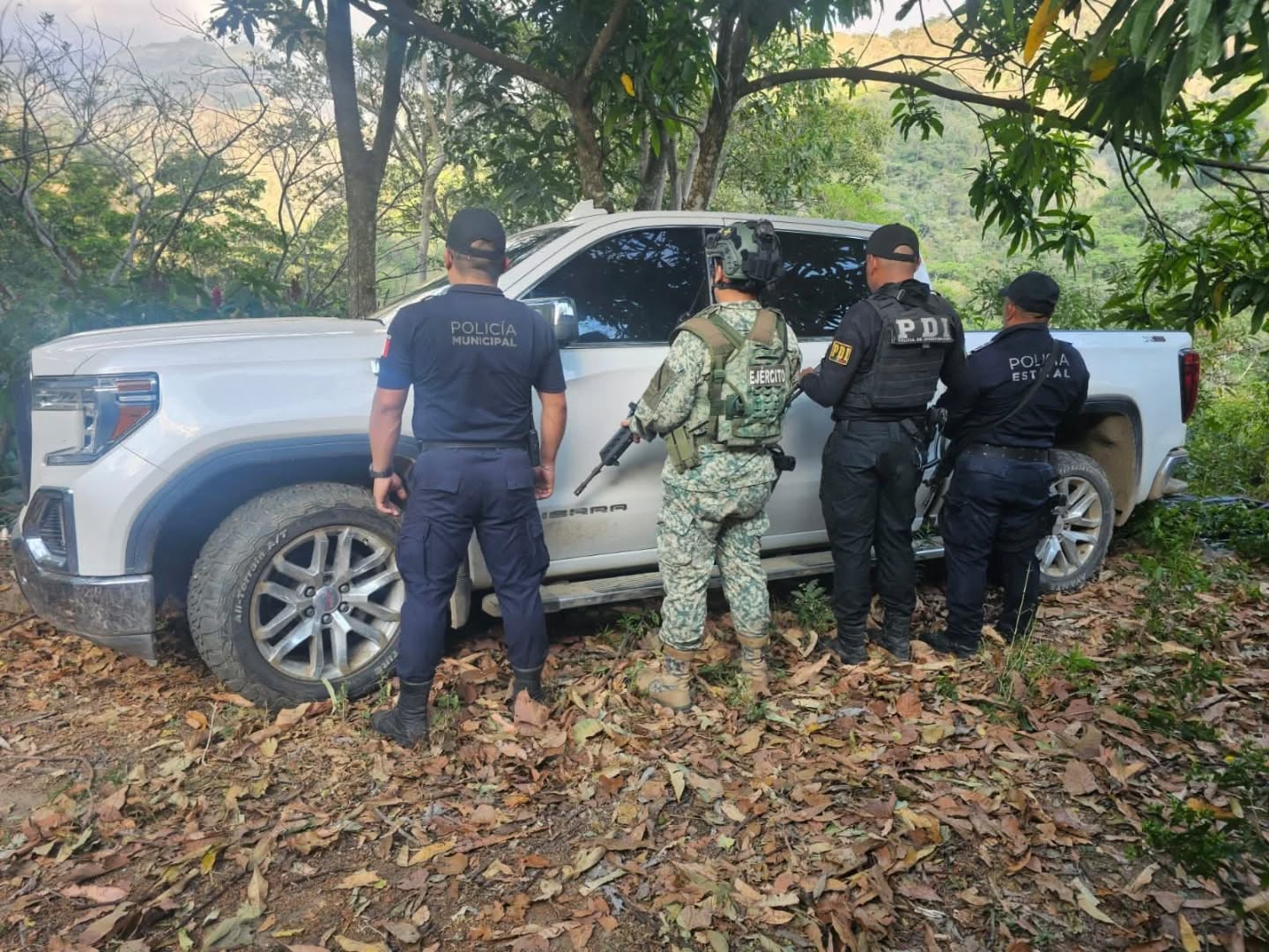 SSP y FGE aseguraron vehículos en operativos interinstitucionales 