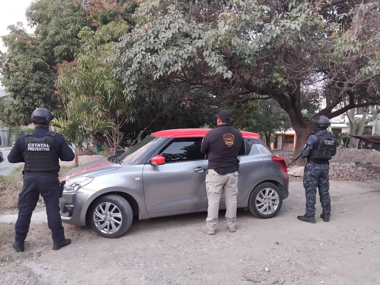 SSP y FGE aseguraron vehículos abandonados en Tuxtla Gutiérrez y Villacorzo
