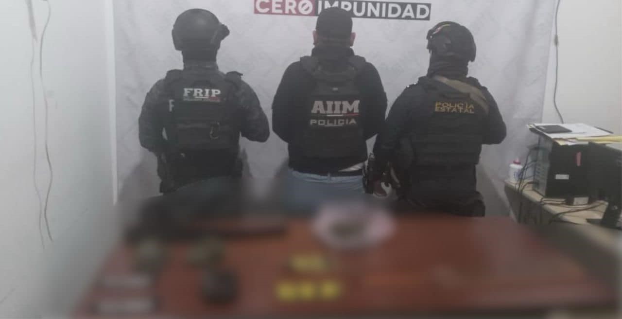 SSP y FGE aseguraron vehículo abandonado con equipo táctico