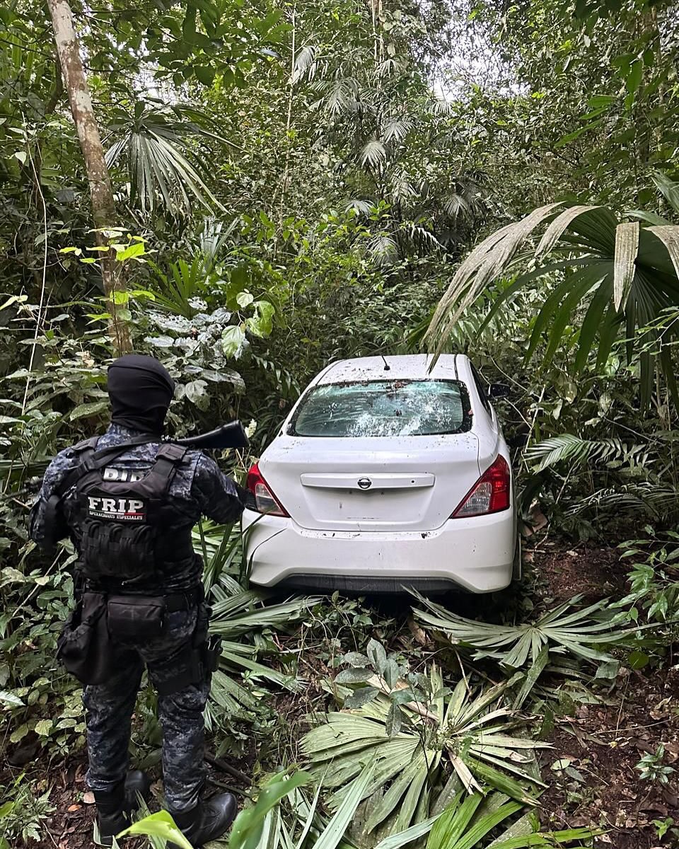 Autoridades estatales aseguran vehículos con reporte de robo en Benemérito de las Américas