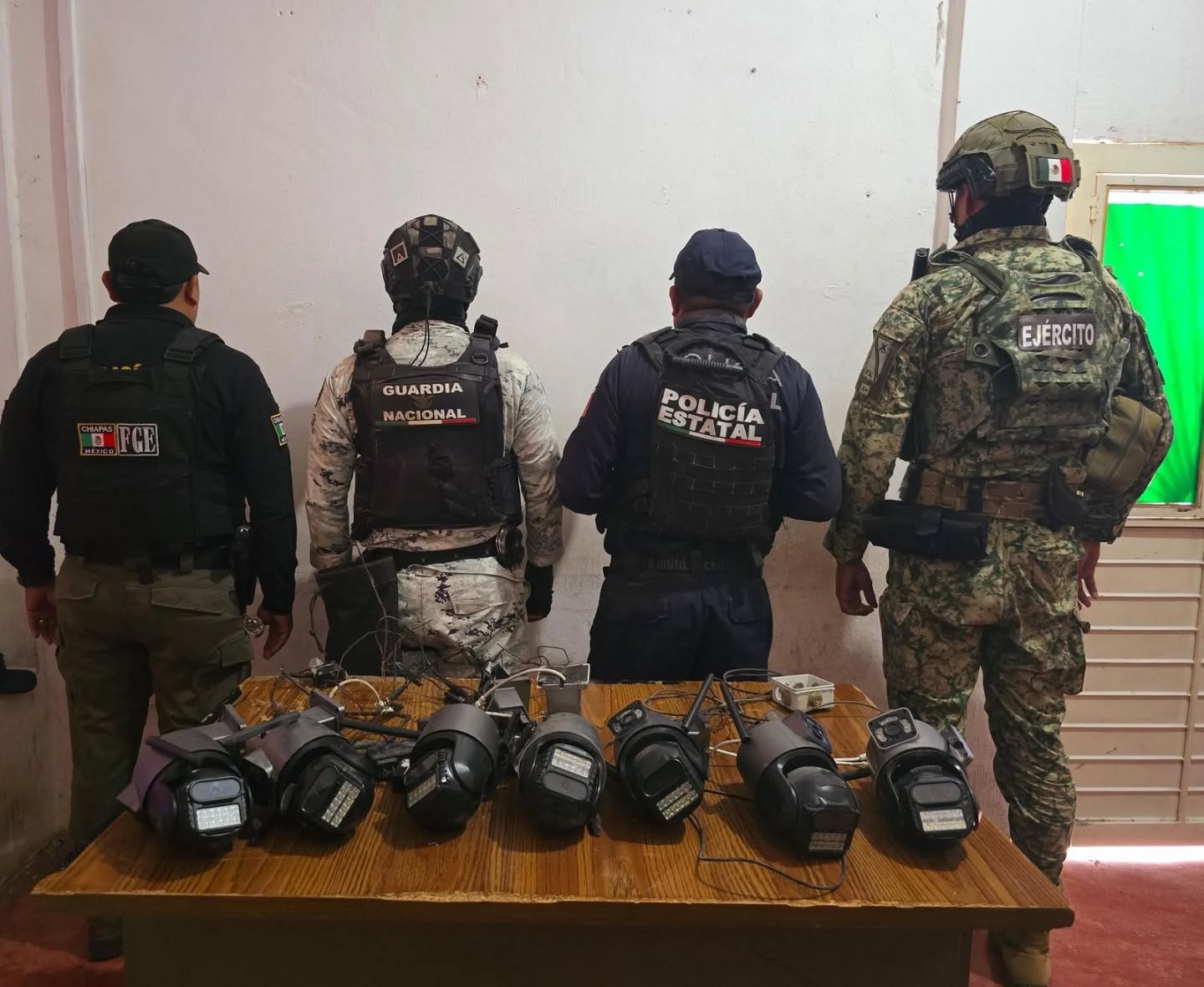 En operativo interinstitucional desinstalan cámaras de videovigilancia en Mapastepec 
