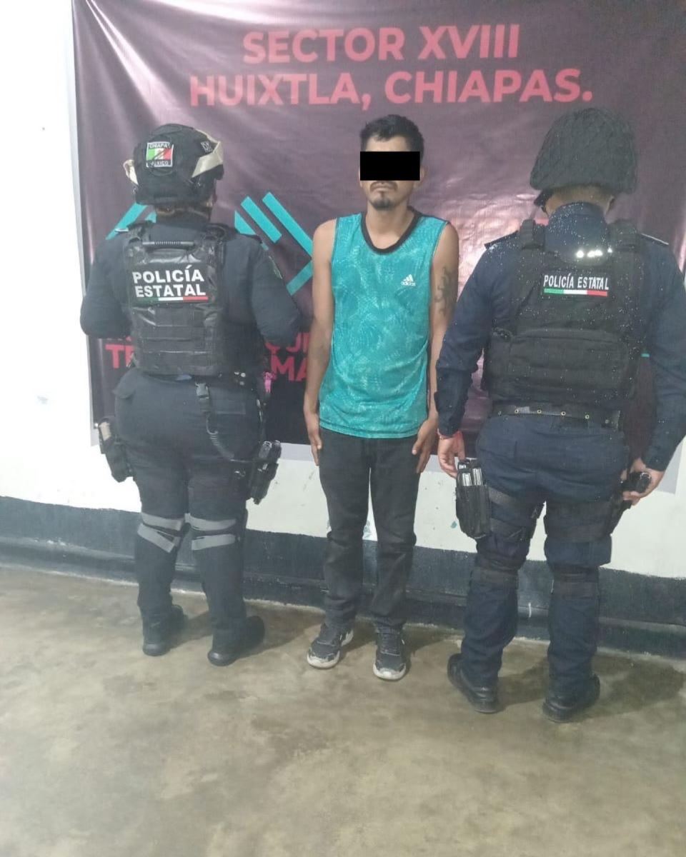 Policías Estatales detienen a masculino con presuntos narcóticos en Huixtla.