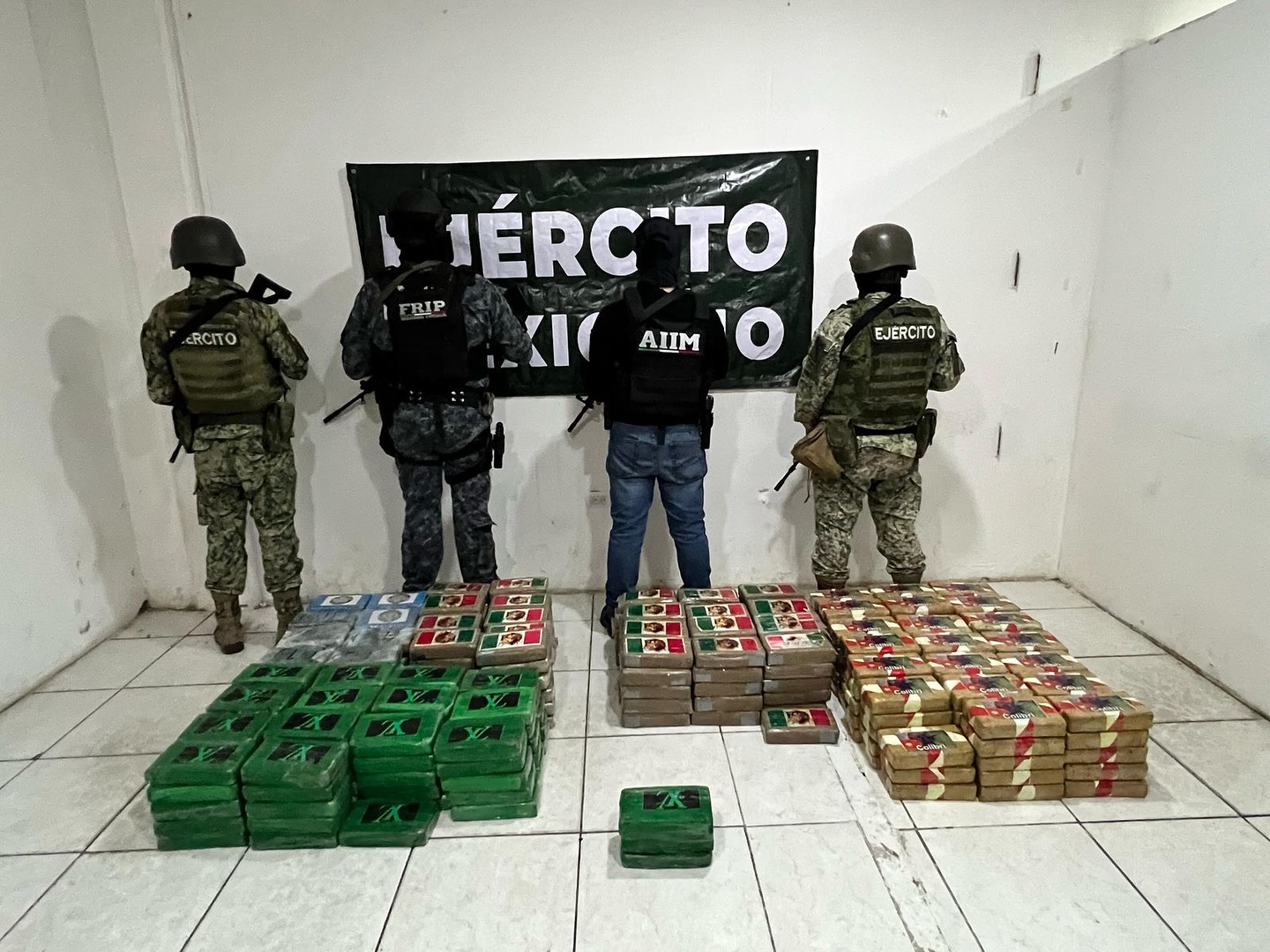 En operativo interinstitucional aseguran gran cantidad de presunta cocaína en Tapachula, Chiapas.