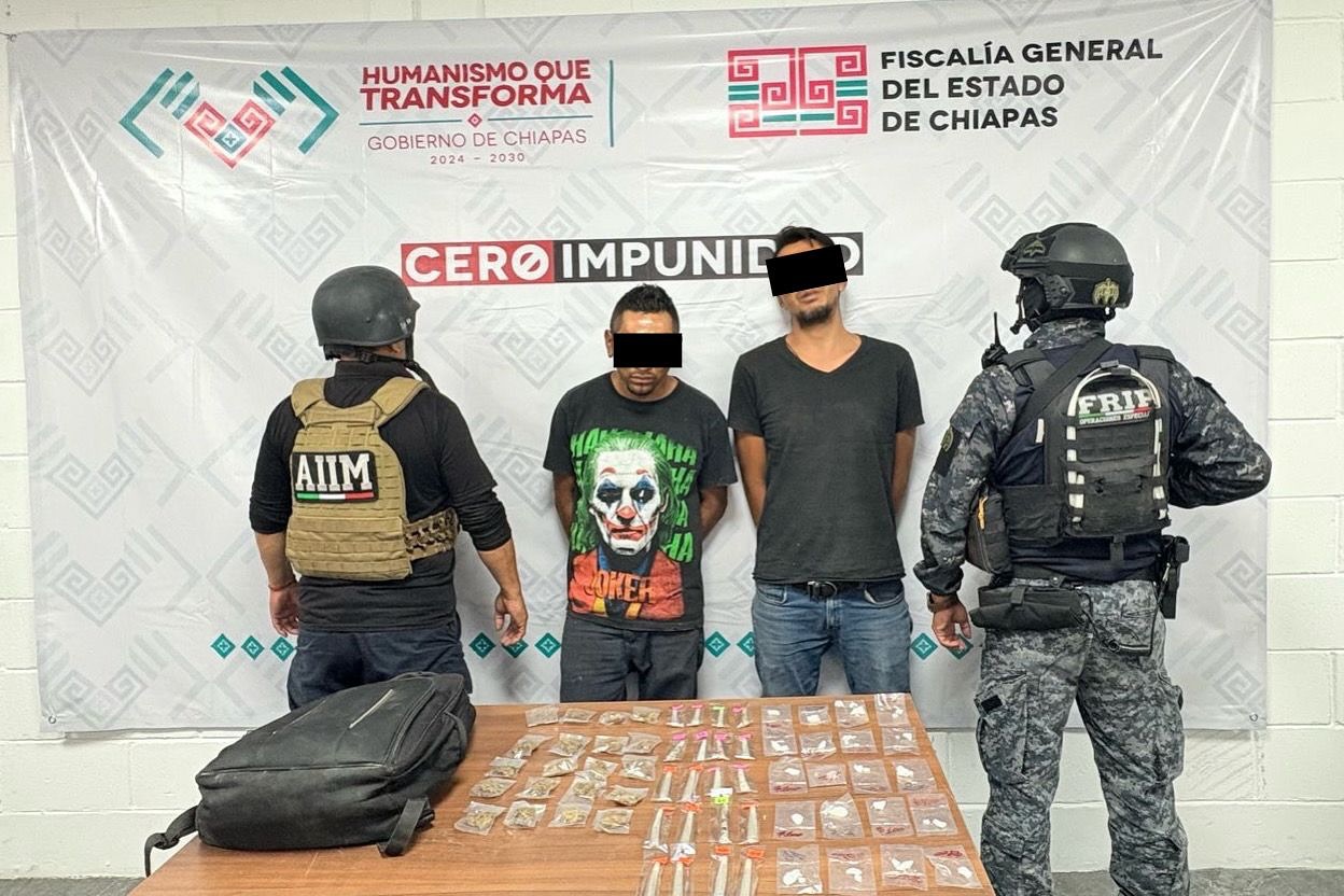 Detienen a dos personas con presuntos narcóticos en Tuxtla Gutiérrez.