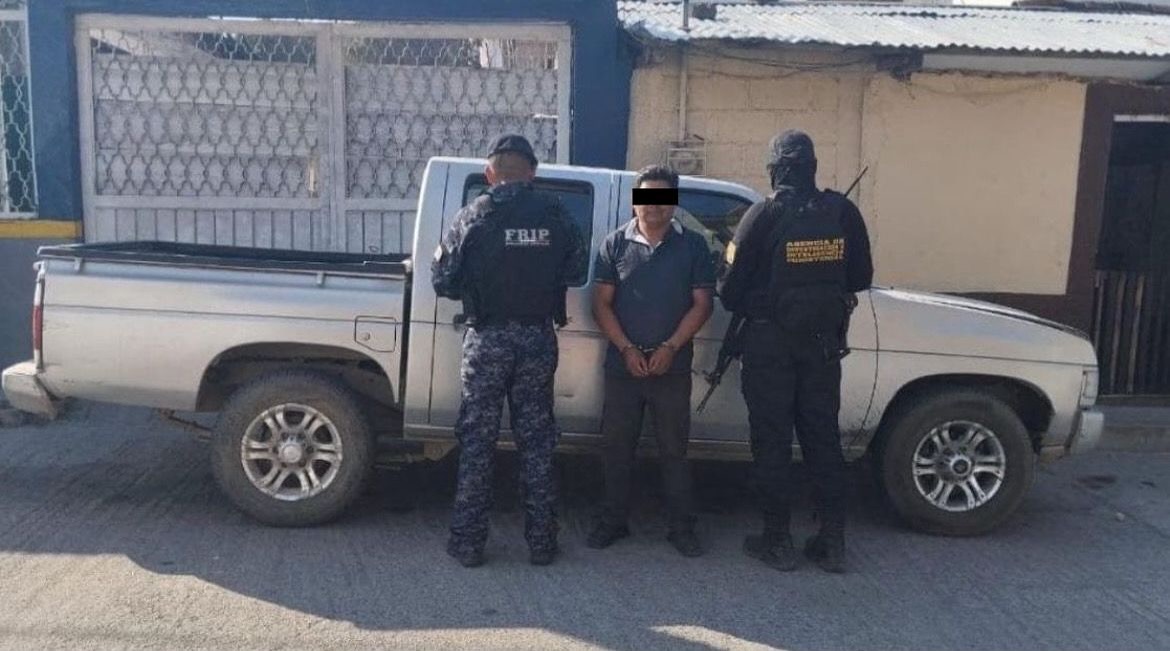 SSP y FGE detienen a una persona con vehículo con reporte de robo en la Sierra de Chiapas.