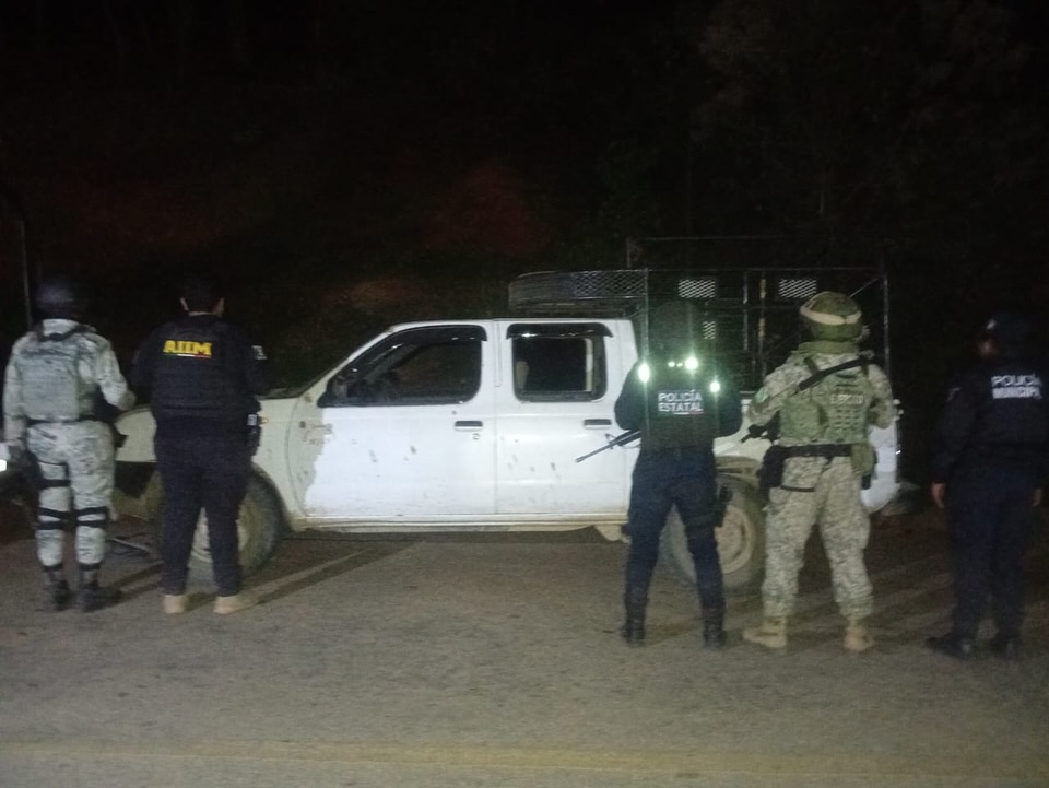 En operativo interinstitucional aseguran vehículos con reportes de robo.