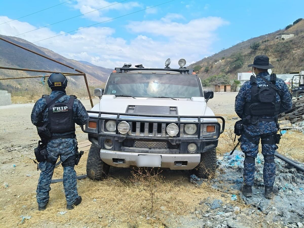 Pakales aseguran vehículo en presunto abandono con reporte de robo en la Sierra 