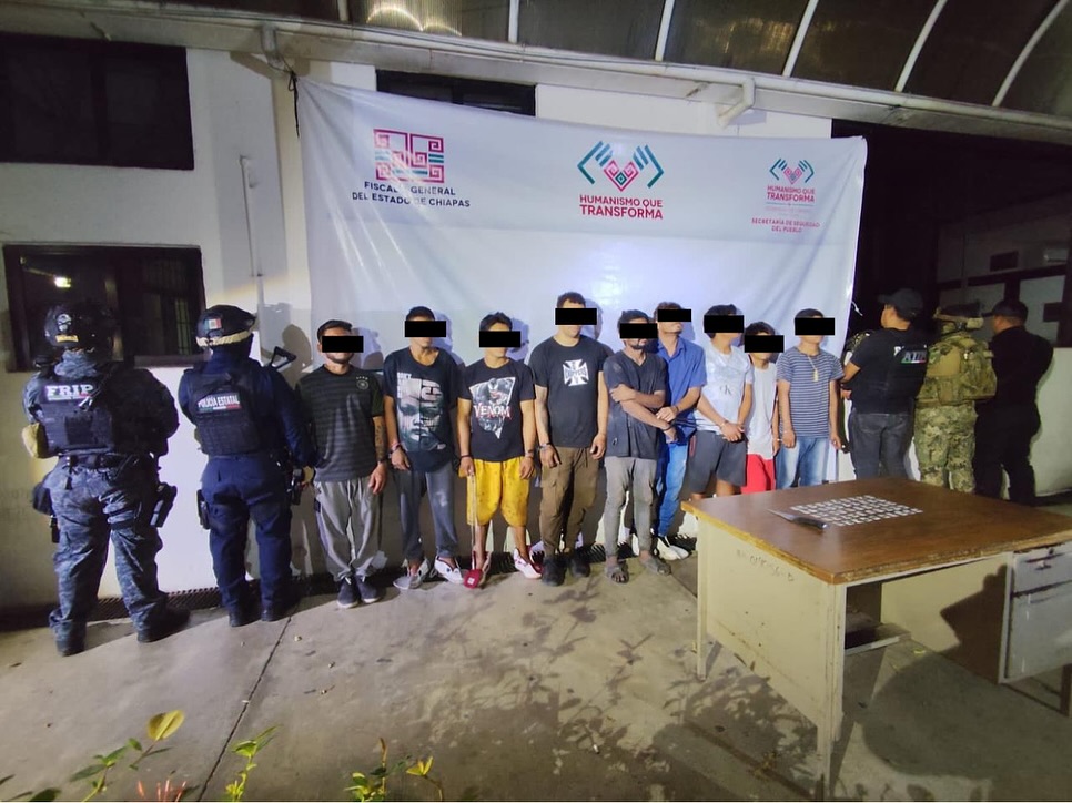 En operativo interinstitucional detienen a nueve masculinos por posesión de narcóticos en Tapachula.