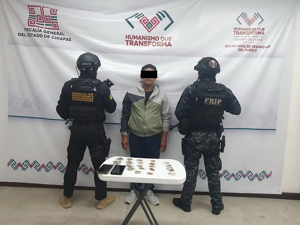 SSP y FGE detienen a dos masculinos con presuntos narcóticos en Tuxtla Gutiérrez y San Cristóbal De Las Casas.