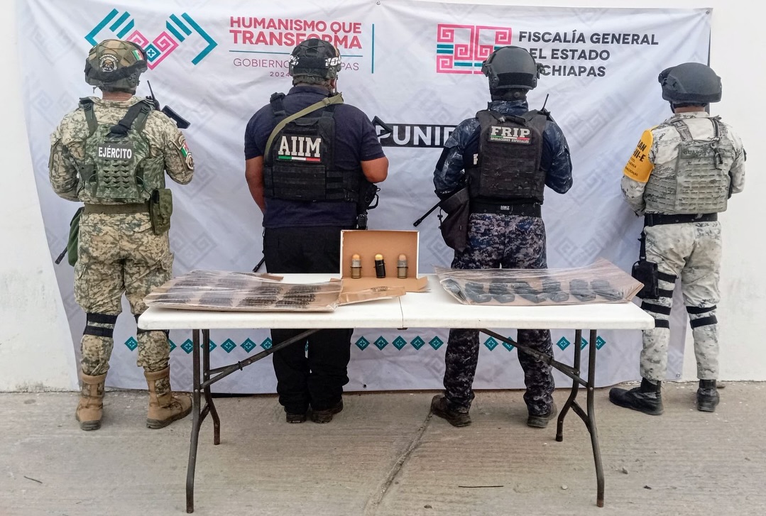 En operativo interinstitucional aseguran vehículos y municiones en Villa Corzo, Chiapas.