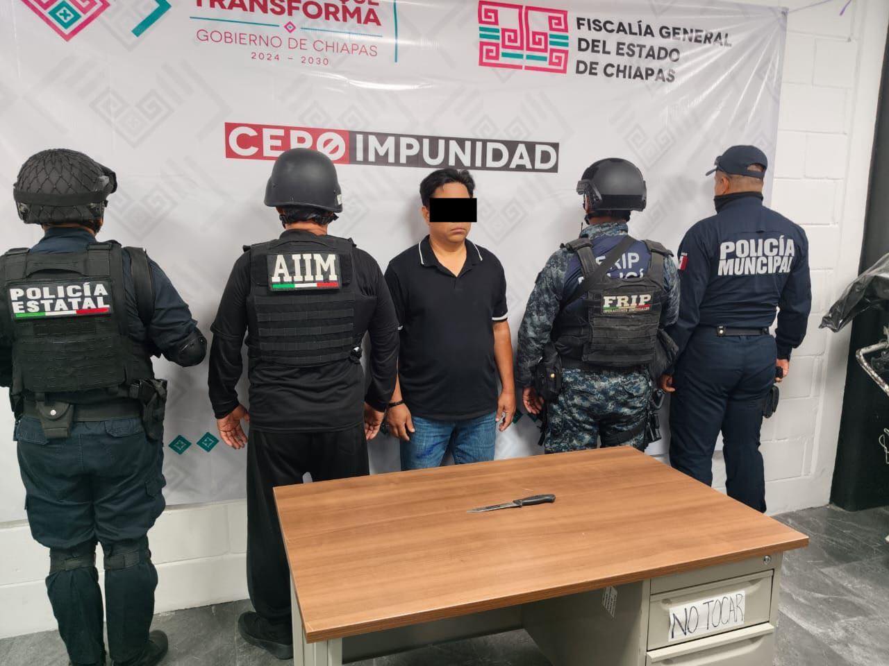 SSP y FGE detienen a masculino por portación de arma blanca y resistencia de particulares.