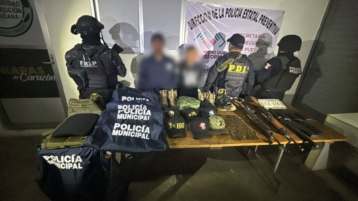 SSP y FGE detienen a dos masculinos con armas y camioneta con reporte de robo en Teopisca 