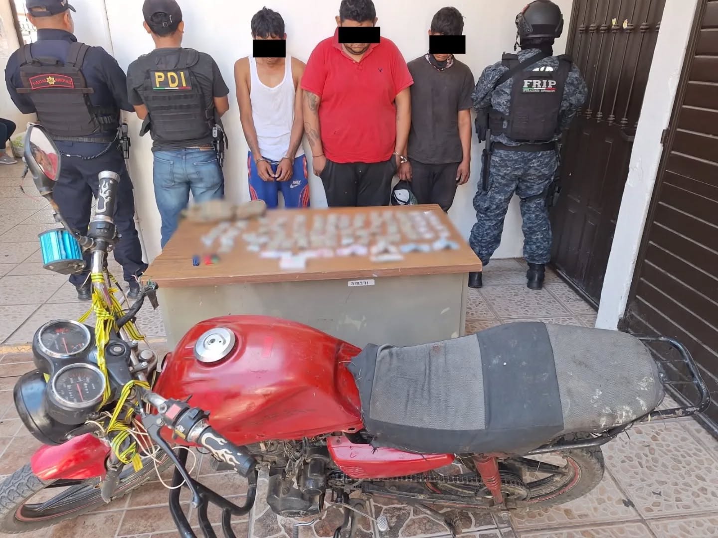 SSP y FGE detiene a tres personas por presunto narcomenudeo en Chiapa de Corzo